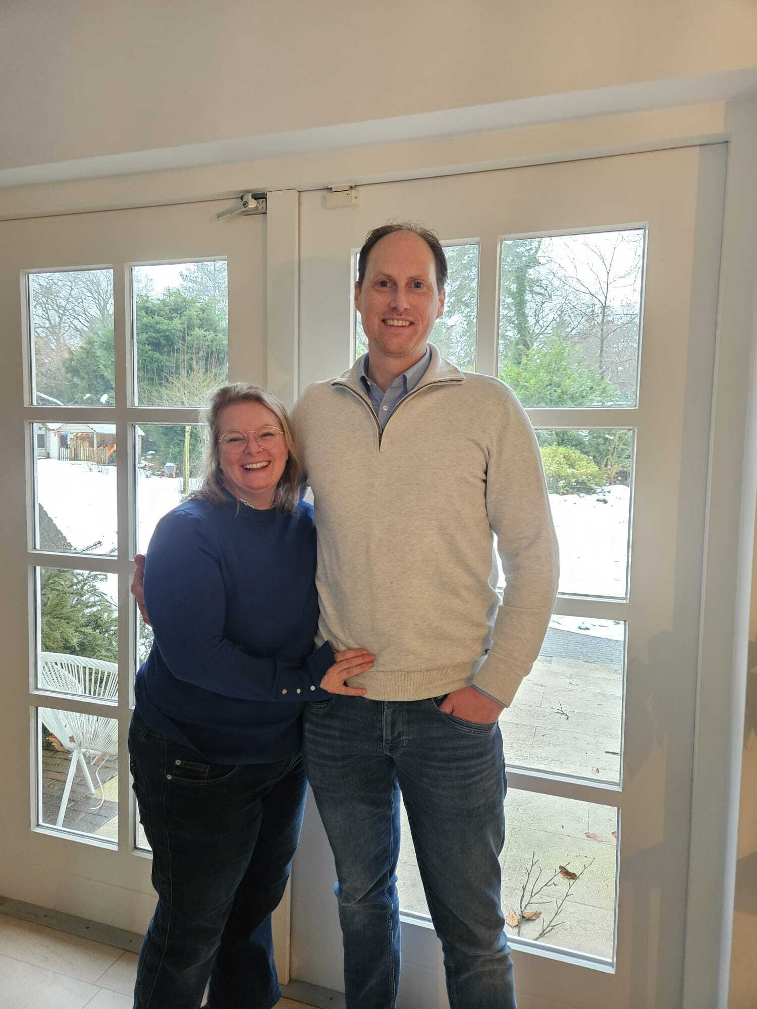Peter en Regine in hun woning in Wezep