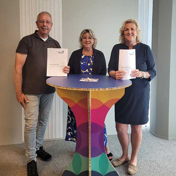 Ondertekening vernieuwd contract groenonderhoud Oosterwolde en 't Loo
