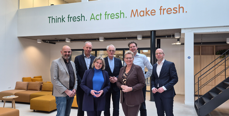 College van Oldebroek op bezoek bij Plukon in Wezep