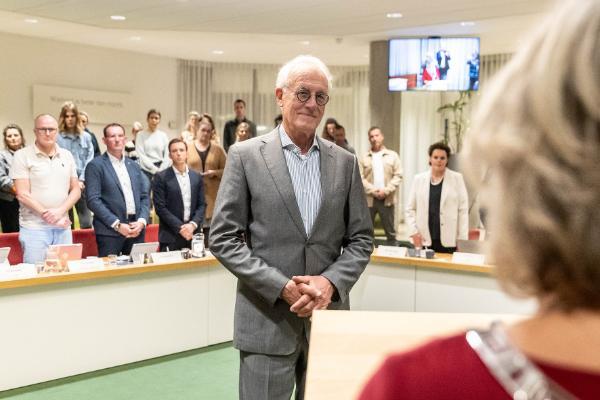 Ton Heddema wordt beëdigd als wethouder in Oldebroek op 6 november 2025