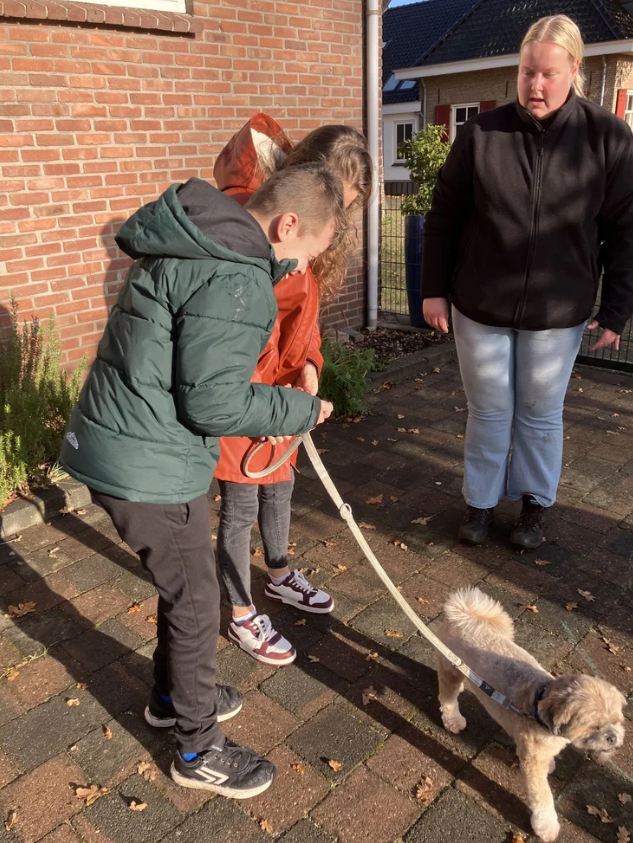Kinderen van ODC de Molen met hond