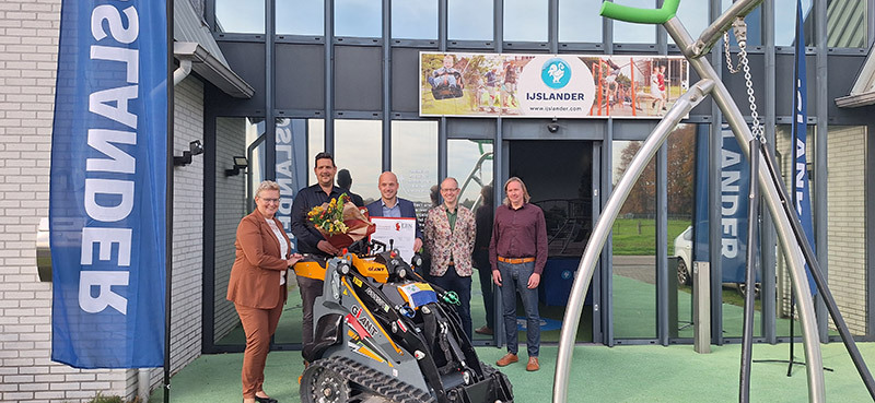 Gemeente Oldebroek feliciteert IJslander met duurzaamheidscertificaat